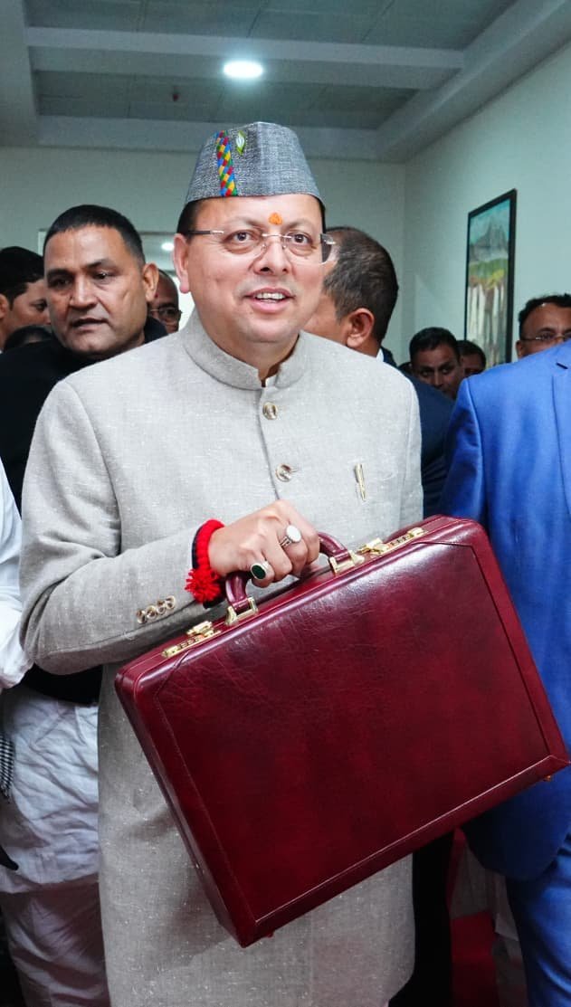 ज्ञान मॉडल से समग्र विकास का रोडमैप, गरीब-युवा-किसान-महिलाओं के सशक्तिकरण पर फोकसस,माज के हर वर्ग को विकास की मुख्यधारा से जोड़कर उत्तराखंड को आत्मनिर्भर बनाने का लक्ष्य: सीएम