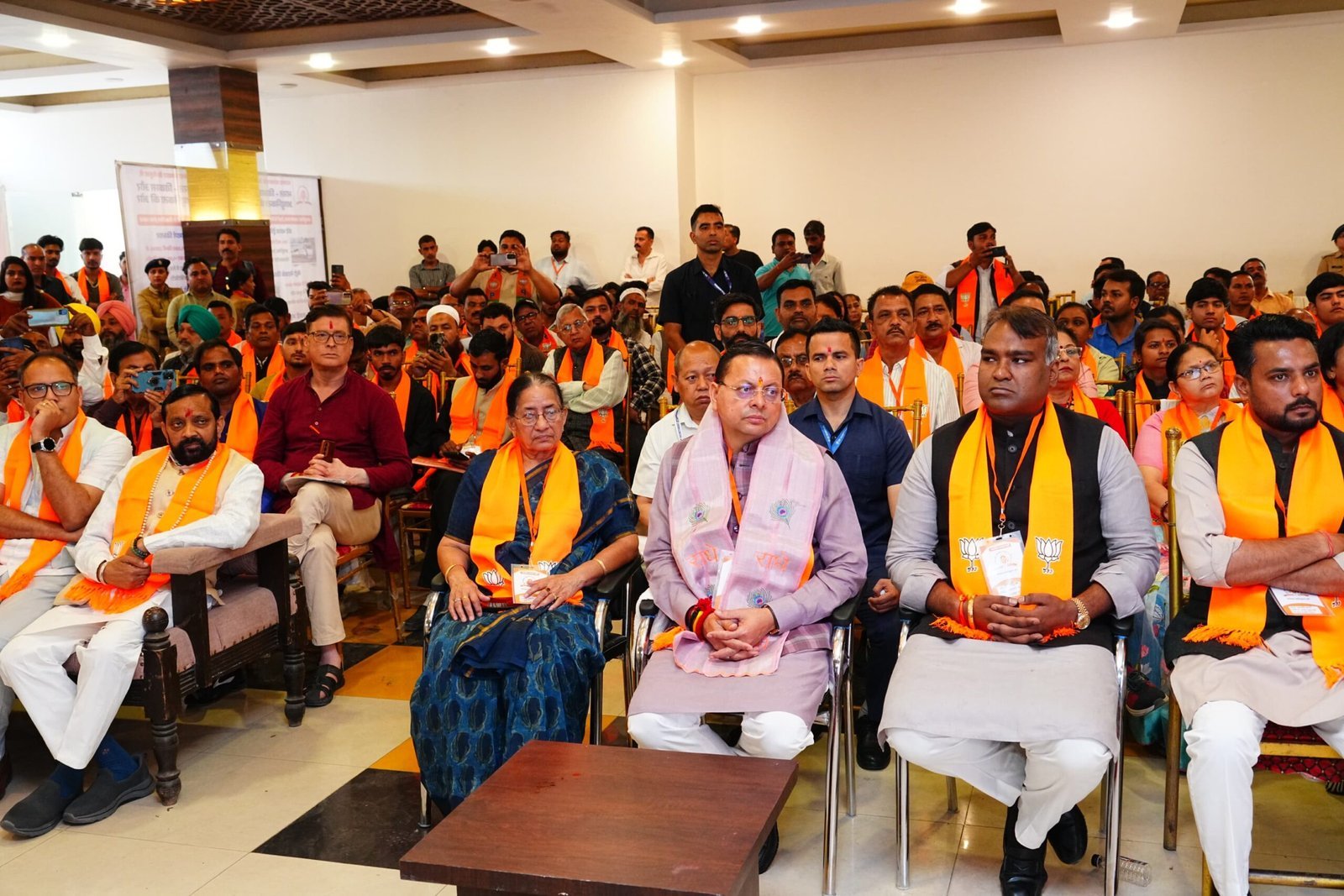 सीएम धामी ने सुना ‘मन की बात’ का 132वां एपिसोड, जनप्रतिनिधियों संग साझा किए विचार