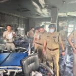 देहरादून में बड़ा हादसा: अस्पताल के ICU में AC ब्लास्ट, धुएं के बीच देवदूत बनी पुलिस; 1 बुजुर्ग महिला की मौत, कई घायल