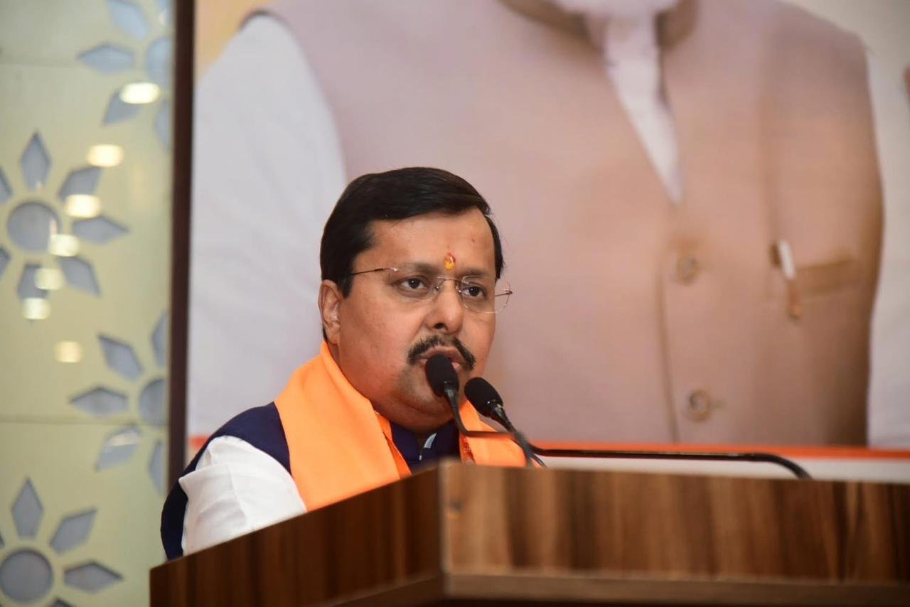 भाजपा राष्ट्रीय अध्यक्ष का सांसदों-विधायकों को मंत्र मोदी सरकार के 12 साल के कार्यों को गांव-गांव तक पहुंचाएं