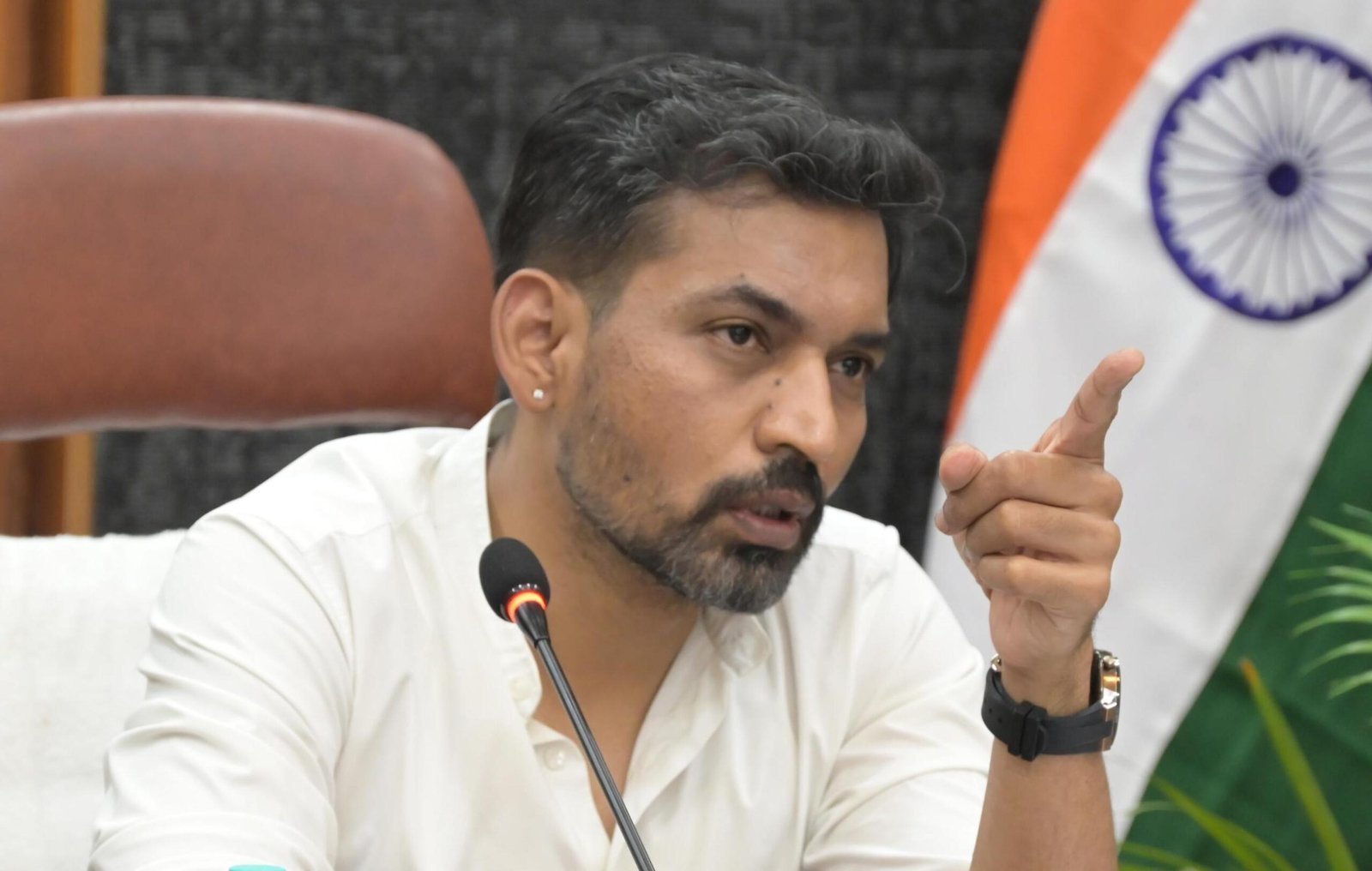 फाइलों में नहीं, धरातल पर दिखें गंगा संरक्षण और अर्धकुंभ 2027 के कार्य, लापरवाही पर जिलाधिकारी सख्त