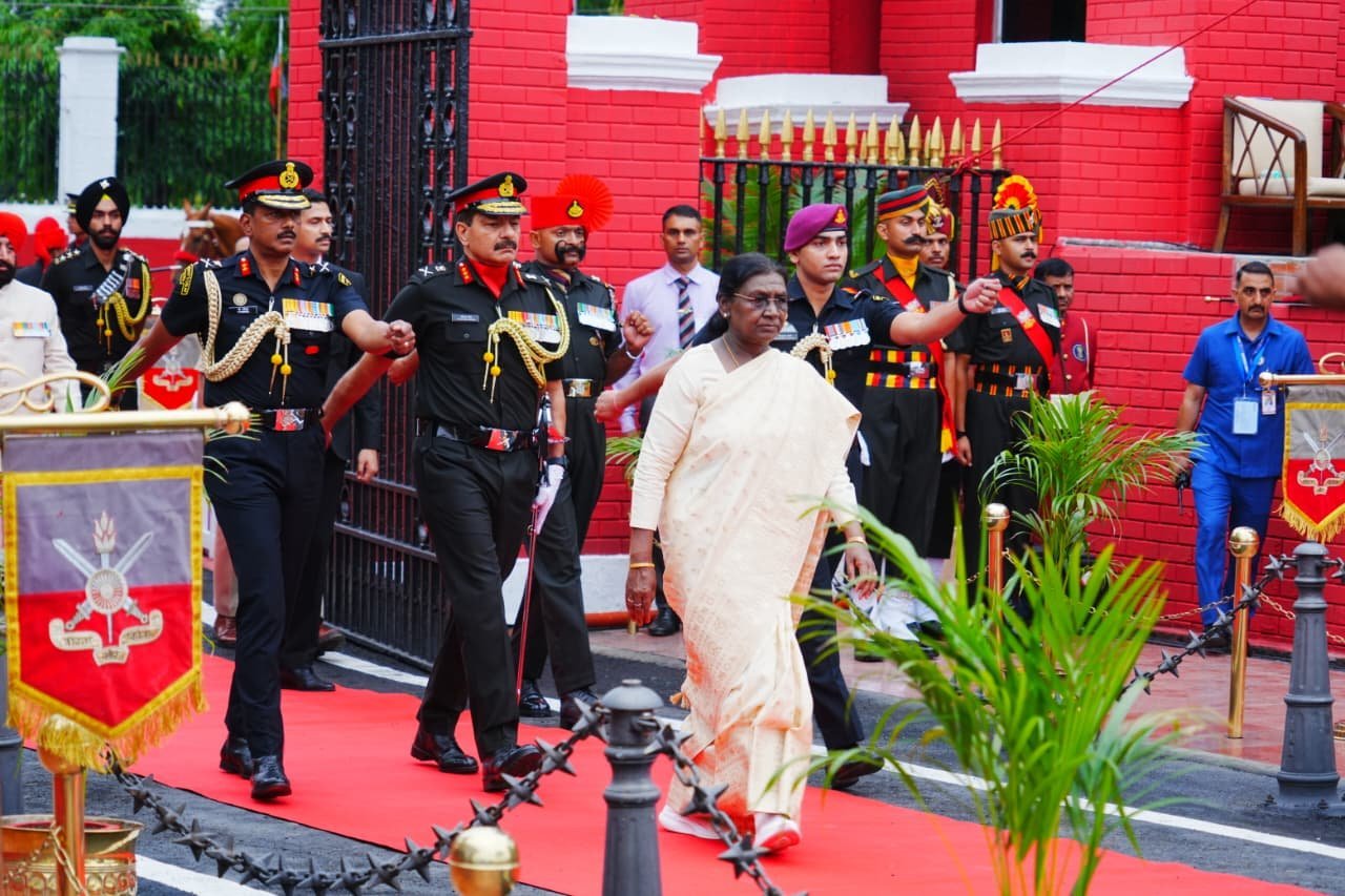 राष्ट्रपति द्रौपदी मुर्मू की गरिमामई उपस्थिति में आईएमए की पासिंग आउट परेड सम्पन्न,481 भारतीय एवं 16 मित्र देशों के 34 विदेशी कैडेट बने सैन्य अधिकारी, 9 महिला कैडेटों ने रचा इतिहास