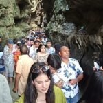 गढ़ी कैंट स्थित गुचुपानी में पर्यटकों का लगा जमावड़ा, ठंडे पानी से मिटा रहे थकान,सहस्त्रधारा के बाद गुचुपानी बन रहा पर्यटकों की पहली पसंद