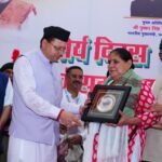 मुख्यमंत्री ने कारगिल विजय दिवस पर शहीद स्मारक पर पुष्पचक्र अर्पित कर कारगिल के अमर शहीदों को भावभीनी श्रद्धांजलि दी,परमवीर चक्र से सम्मानित वीरों के लिए अनुग्रह राशि डेढ़ करोड़ से बढ़ाकर 2 करोड़ की जाएगी – मुख्यमंत्री