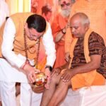 पुष्पवर्षा और चरण प्रक्षालन के साथ देवभूमि ने किया शिवभक्त कांवड़ियों का अभिनंदन,मुख्यमंत्री ने स्वास्थ्य सेवा शिविर का किया शुभारंभ, श्रद्धालुओं को अपने हाथों से परोसा भोजन
