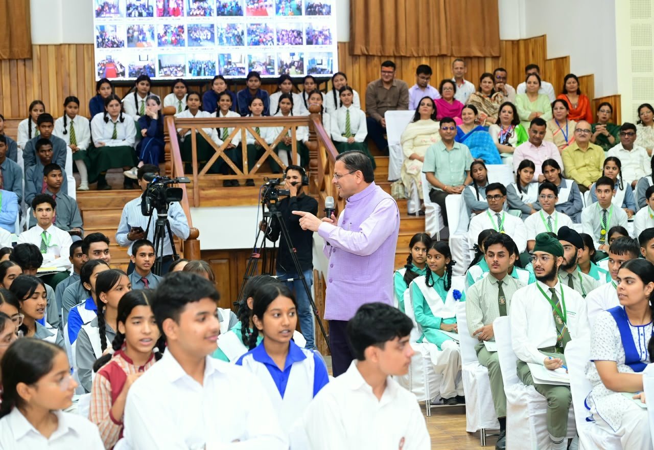 सरकारी नीतियों में शामिल किए जाएंगे छात्र – छात्राओं के सुझाव ,मुख्यमंत्री युवा विद्यार्थी मंथन कार्यक्रम में शामिल हुए सीएम पुष्कर सिंह धामी