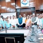देवप्रयाग विधानसभा क्षेत्र के टॉपर विद्यार्थियों ने मुख्य सचिव से की मुलाकात
