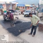 सीएम धामी की सख्ती के बाद फील्ड में उतरीं टीमें, पहाड़ से मैदान तक चल रहा मरम्मत अभियान; तय समयसीमा के बाद खुद सड़कों का जायजा लेंगे मुख्यमंत्री